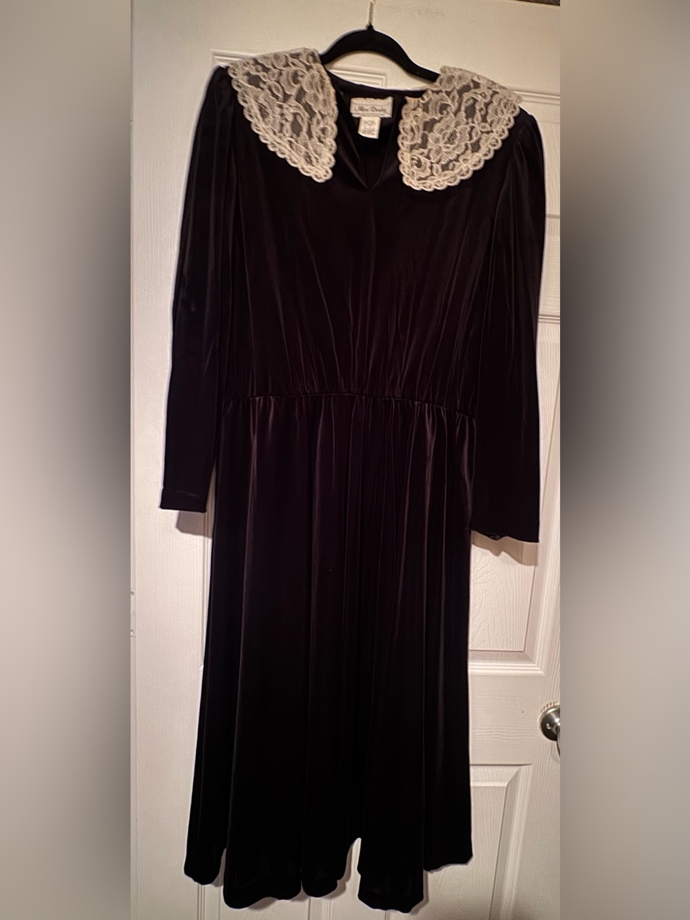 Miss Dorby Sz 16 Vintage Black Velour Long Sleeve Maxi Dress with Lace Collar